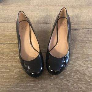 Like new! Tory Burch closed toe wedges.